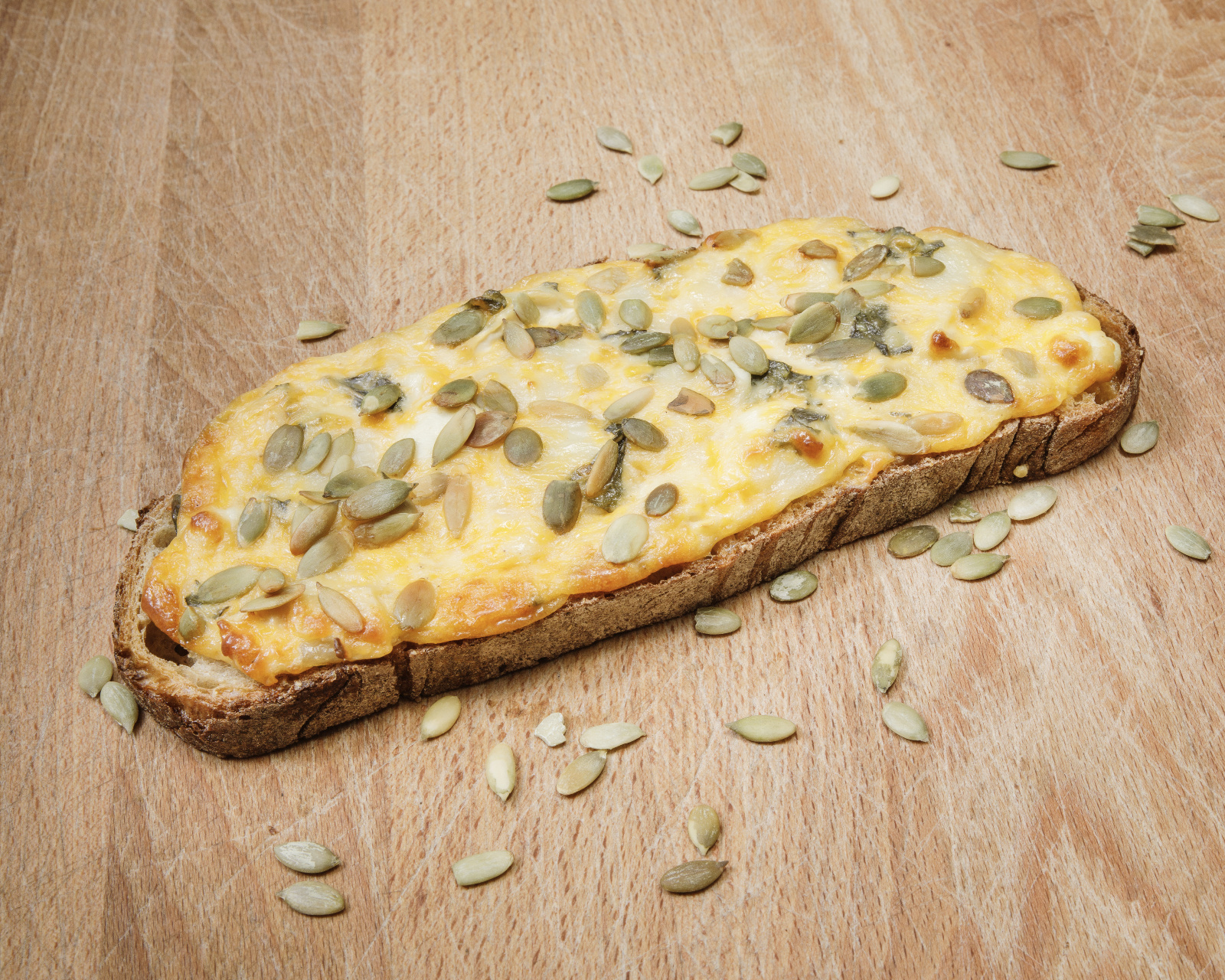 Tartina cu branza de capra si menta